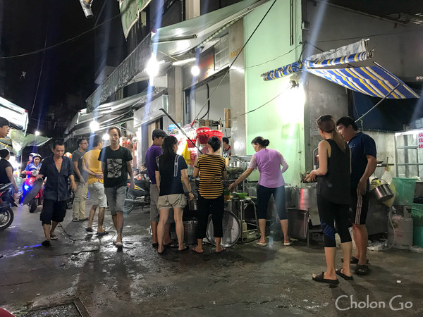 路地にある水餃麺が超人気な麺家「Sui Cao Mi Ga Tiem」 路地にある水餃麺が超人気な麺家「Sui Cao Mi Ga Tiem」