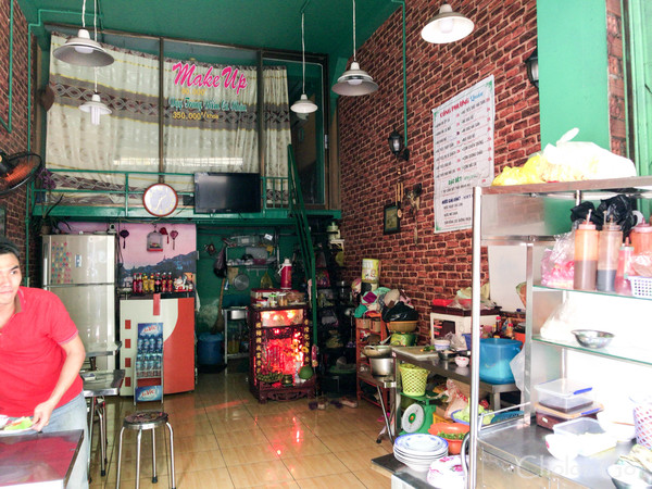 地元の人にオススメされたベトナム料理屋「Cong Phuong Quan」に行ってきた! 地元の人にオススメされたベトナム料理屋「Cong Phuong Quan」に行ってきた!