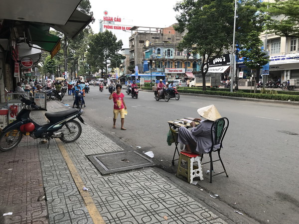 Chau Van Liem 通りの沿いにある「宝くじ屋街」 Chau Van Liem 通りの沿いにある「宝くじ屋街」