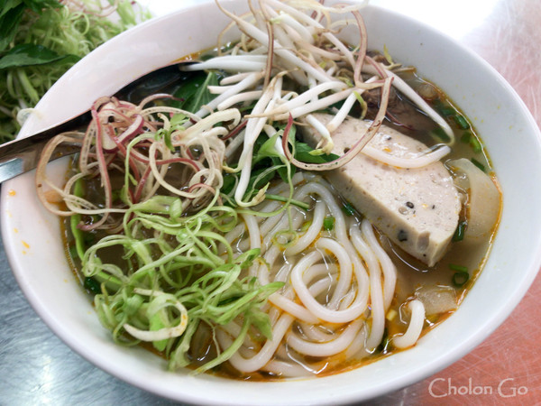 柔らかいお肉とすり身が絶品 Bun Bo Hue のお店「Nguyen Phat」 柔らかいお肉とすり身が絶品 Bun Bo Hue のお店「Nguyen Phat」