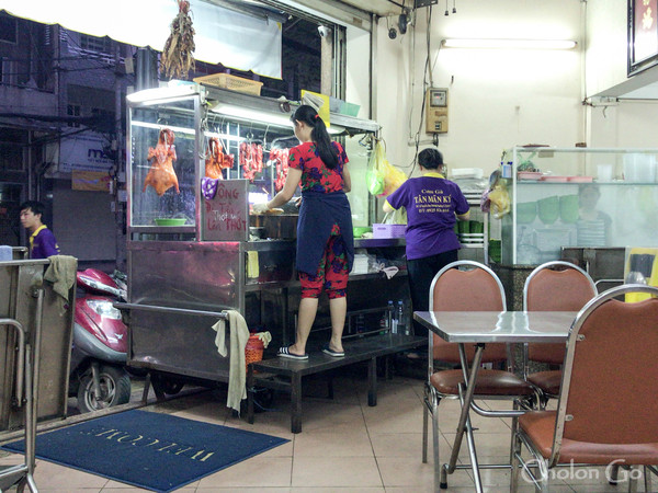 Nguyen Duy Duong 通りにあるコムガー専門店「Tan Man Ky(新満記飯店)」 Nguyen Duy Duong 通りにあるコムガー専門店「Tan Man Ky(新満記飯店)」