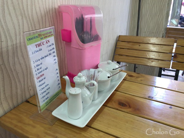 カエルのお粥やステーキもあるシンガポール料理屋「Chao Ech Singapore」 カエルのお粥やステーキもあるシンガポール料理屋「Chao Ech Singapore」