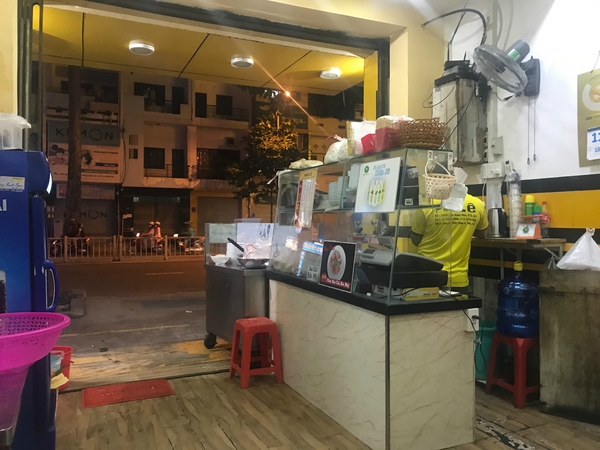 漢字表記のメニューに大中小とサイズが選べるのが魅力のフォーのお店「Pho Le」 漢字表記のメニューに大中小とサイズが選べるのが魅力のフォーのお店「Pho Le」