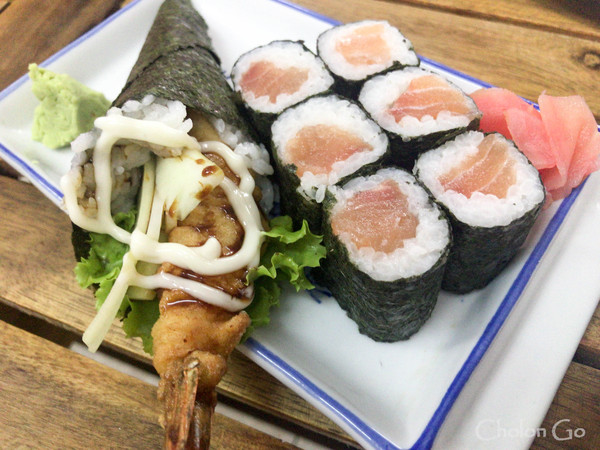 路上でお寿司を堪能できるのが魅力的な「Street Sushi - Tran Hung Dao店」 路上でお寿司を堪能できるのが魅力的な「Street Sushi - Tran Hung Dao店」