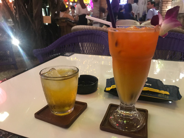 豪華過ぎな店内でゆったり過ごせるカフェ「Sun and Moon Cafe」 豪華過ぎな店内でゆったり過ごせるカフェ「Sun and Moon Cafe」