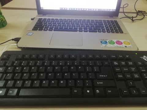 コンピュータの鍵盤にエラーがある