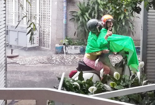 【雨宿りしたカップルが、後日【蔵 KURA】に飲みに来てくれた♪】 【雨宿りしたカップルが、後日【蔵 KURA】に飲みに来てくれた♪】