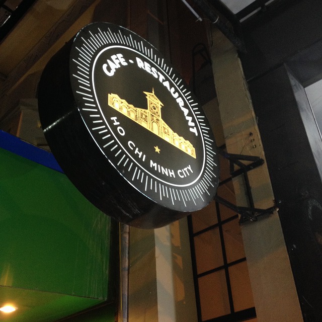 『Cafe - Restaurant Ho Chi Minh City』は、カウンター席があるので一人でも行きやすいレストランです。【ベトナム・ホーチミン情報】 『Cafe - Restaurant Ho Chi Minh City』は、カウンター席があるので一人でも行きやすいレストランです。【ベトナム・ホーチミン情報】