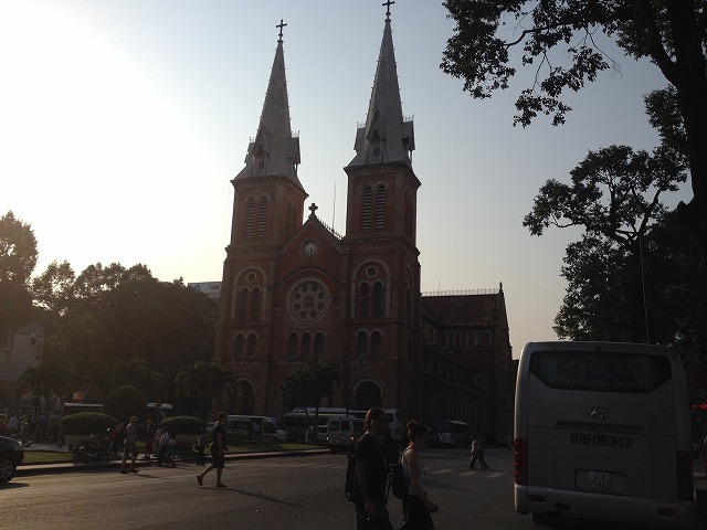 Hochiminh City University of Social Sciences & Humanities ホーチミン市社会科学人文大学の学生のみなさんに観光案内していただきました! Hochiminh City University of Social Sciences & Humanities ホーチミン市社会科学人文大学の学生のみなさんに観光案内していただきました!