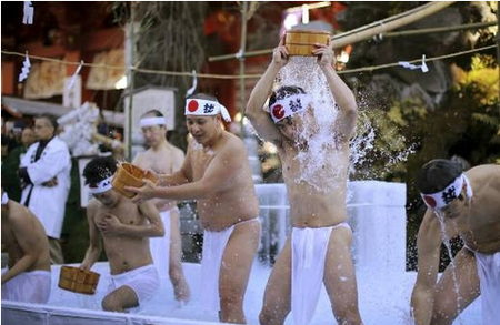 Lễ hội dội nước đá ở Nhật Bản
