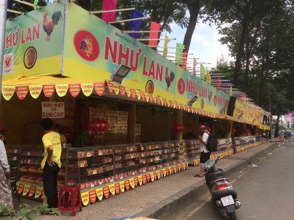 中華風シンボル龍のある公園「Cong Vien Thang Long（九龍公園）」
