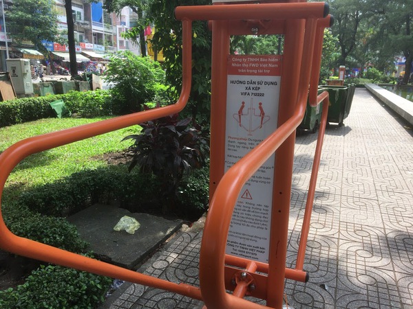 中華風シンボル龍のある公園「Cong Vien Thang Long（九龍公園）」