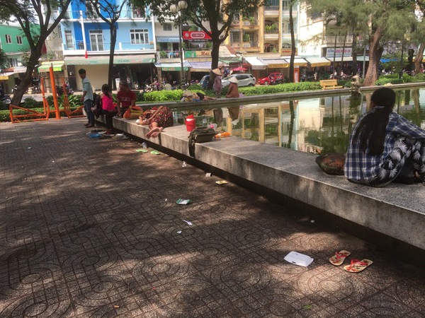 中華風シンボル龍のある公園「Cong Vien Thang Long（九龍公園）」