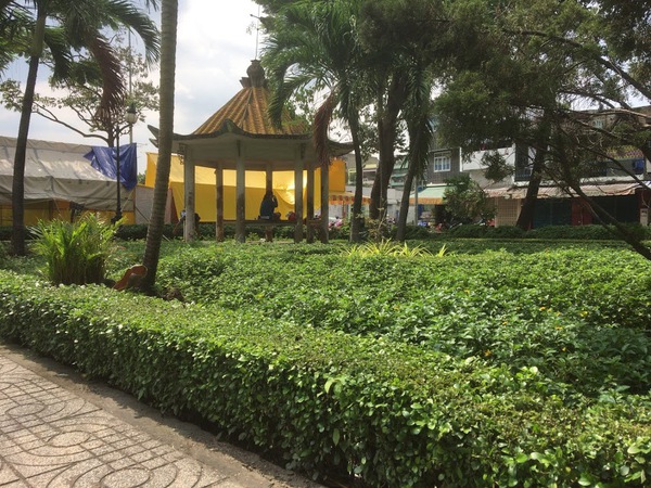 中華風シンボル龍のある公園「Cong Vien Thang Long（九龍公園）」