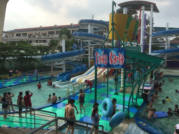 安全で本格的なウォーターパーク「Dai The Gioi Waterpark」