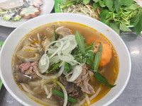 牛肉の塊と豚肉のすり身がインパクト大の Bun Bo Hue（ブンボーフエ）専門店 「Nhan Tri 2」に行ったみた！ 2017/11/24 16:00:00