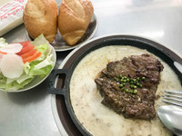 チーズたっぷりのステーキが食欲をそそる「Opla Inox」 2017/11/21 16:00:00