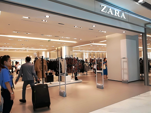 【冬物コートがずらり！「ZARA」＠常夏のホーチミン】