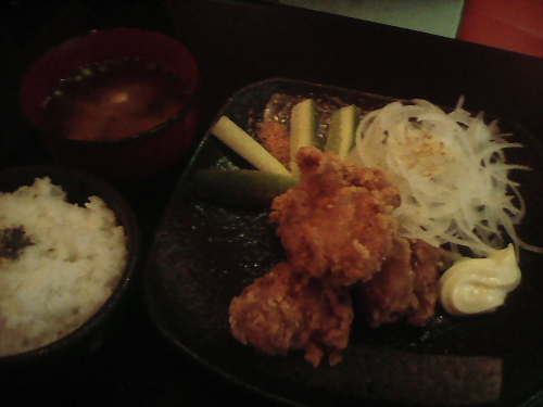 【連続金賞受賞！評判の鶏唐揚げ専門店】