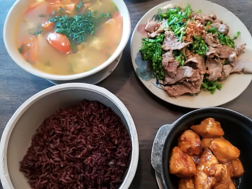 【豊かな食材のベトナム料理でランチ＠Quan Bui】