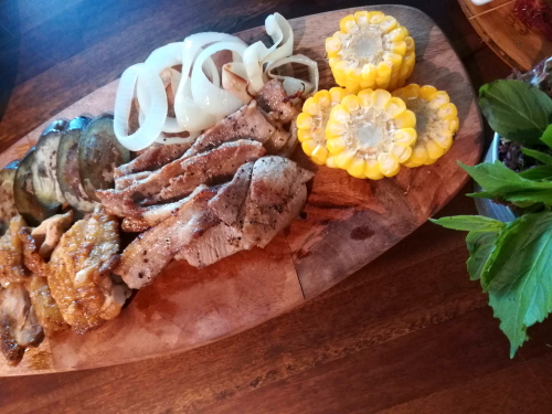 【開放的な店内、ランチにも最適！＠The Roof Top BBQ】