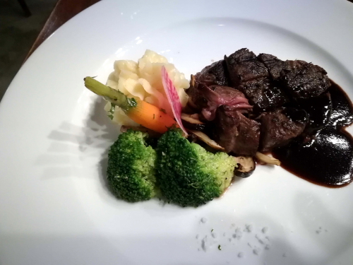 【広い店内、もてなしが嬉しいカフェレストラン＠Miss Roses Garden】