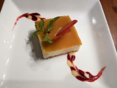 【広い店内、もてなしが嬉しいカフェレストラン＠Miss Roses Garden】