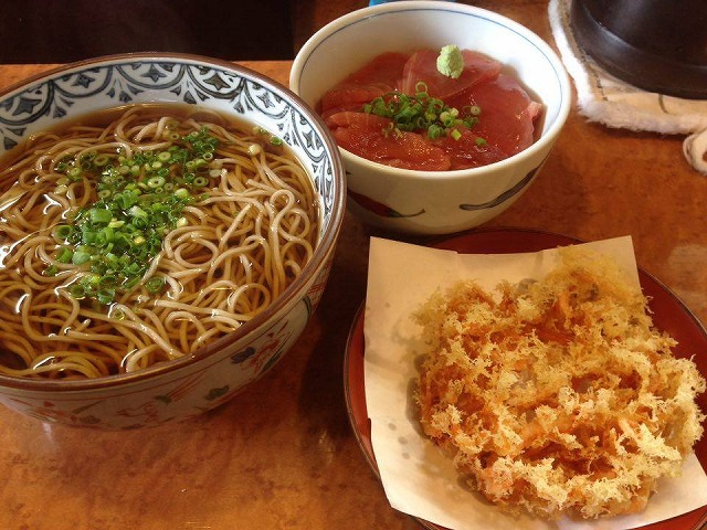 桜えびかき揚げそば』がとても美味しい！静岡・浜松に来たら鐘庵（しょうあん）の桜えびかき揚げそばが絶品です！｜ASEASN各国と日本各地をつなぐ！  シロシロニュース【ベトナム編】