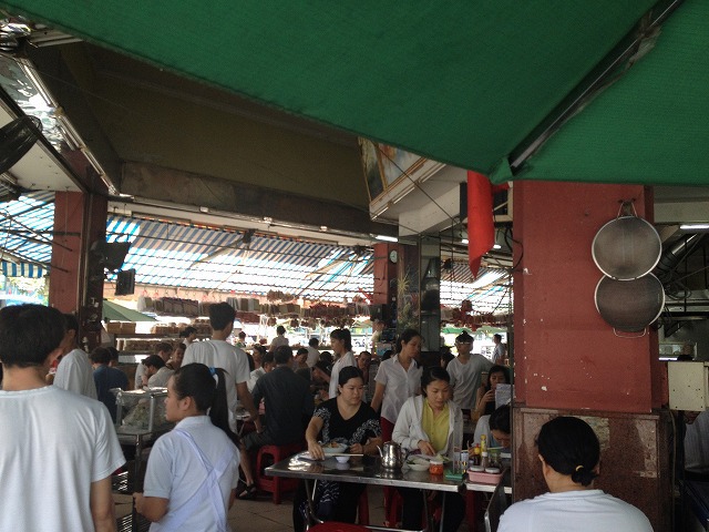 ホーチミンでランチ。食堂『NHU LAN』でフォーをいただきました【ベトナム・ホーチミン情報】